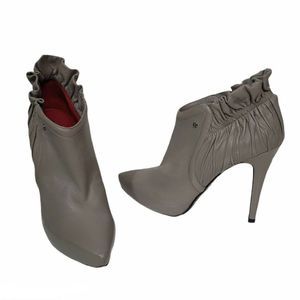 Cesare Paciotti Womens 39 Grey Leather Pointy Booties Ankle Ruffled Detail Italy